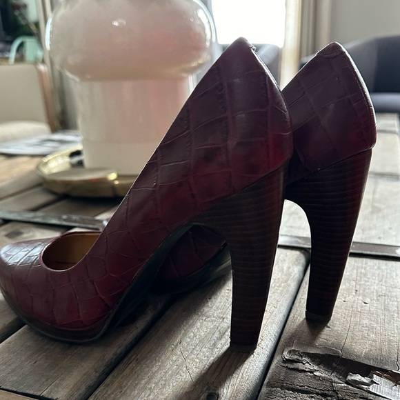 As new Nine West croc print heels - Picture 4 of 5